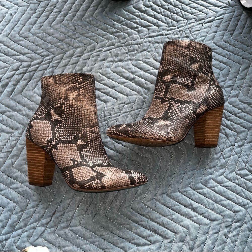 carlos by carlos santana snake skin booties size 7